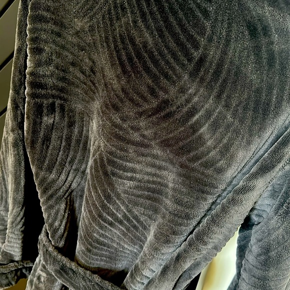 Natori plush robe. Size S. Excellent condition. Hardly used! - Picture 4 of 4